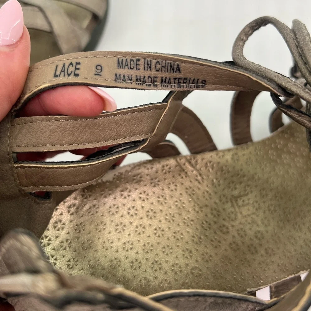 OTBT Women's Lace Nomadic Wedge Platform Sandal Pewter Zip Back Size 9